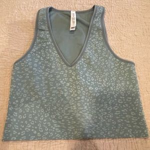 Super cute reversible brand new Athleta Aurora ribbed tank!